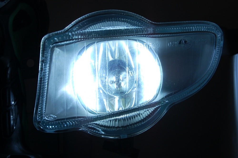 LIGHTWORLD24 Halogen Auto Lampen H3 12V 6000K Kalt Weiß Xenon Optik Ultra  White Look Birnen Lampe Abblendlicht Nebelscheinwerfer Fernlicht  Kurvenlicht PK22s Sockel 2 Stück : : Auto & Motorrad